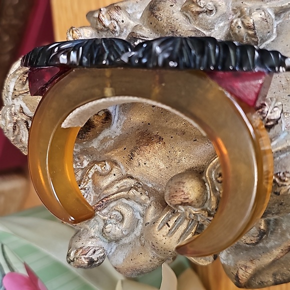 Bakelite Leaf Cuff - Picture 5 of 6